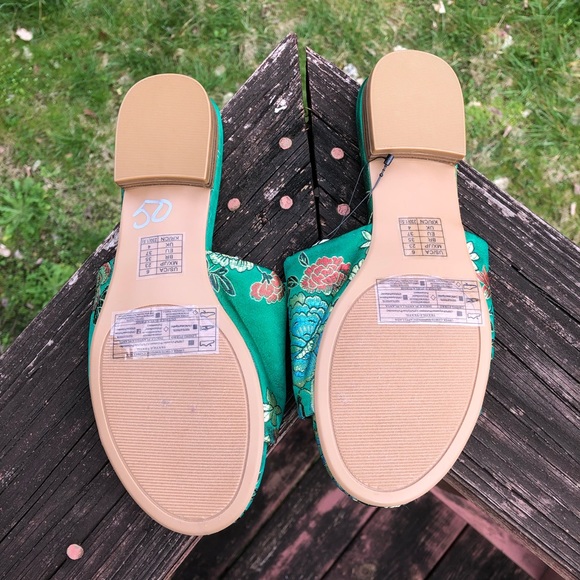 Forever 21 | Green Floral Slides Size 6 - Picture 3 of 5